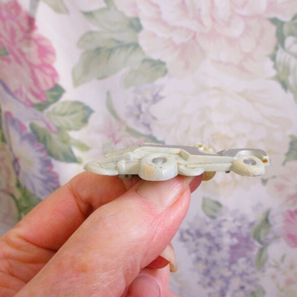 WWII MILITARY Home Front Jeep Soldiers Brooch ~ VINTAGE Military Jeep Book Piece - Picture 14 of 16